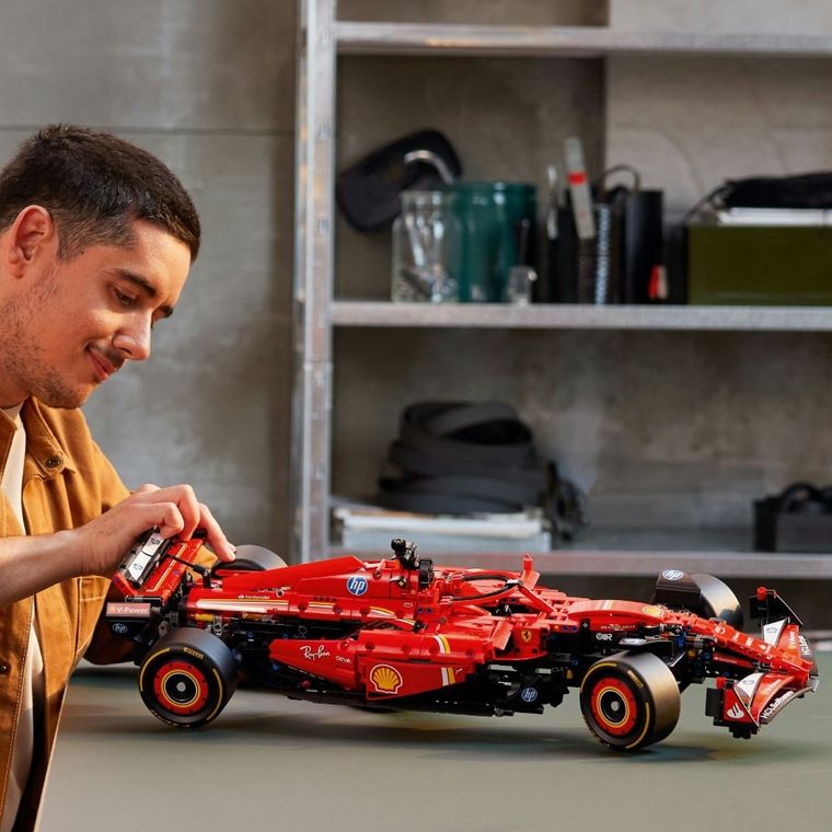 LEGO Technic, Masina F1 Ferrari SF-24, 42207