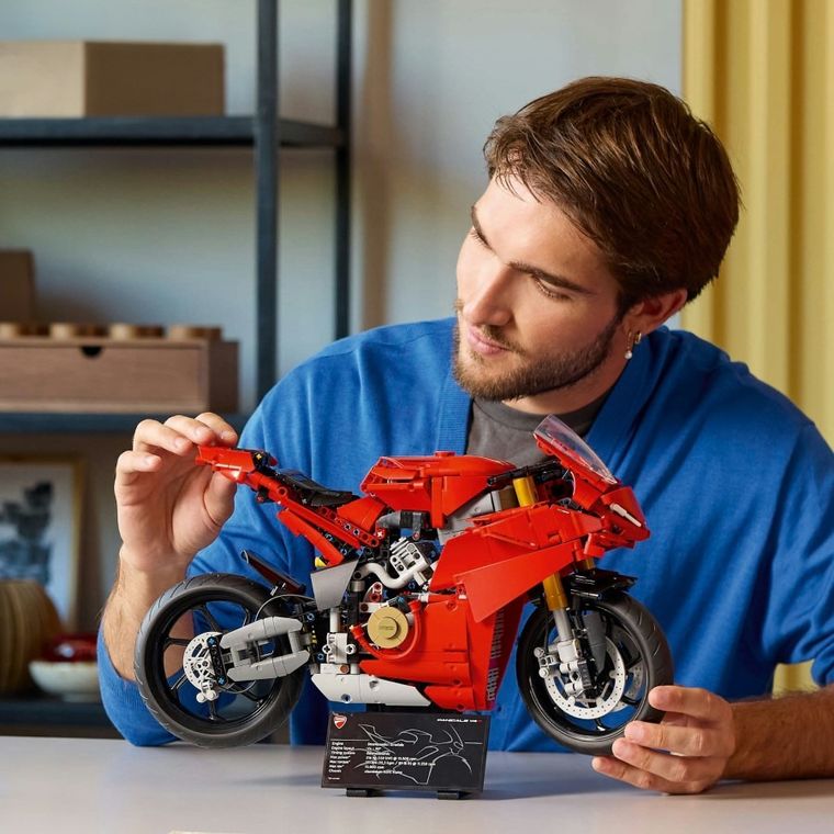 LEGO Technic, Motocicleta Ducati Panigale V4 S, 42202