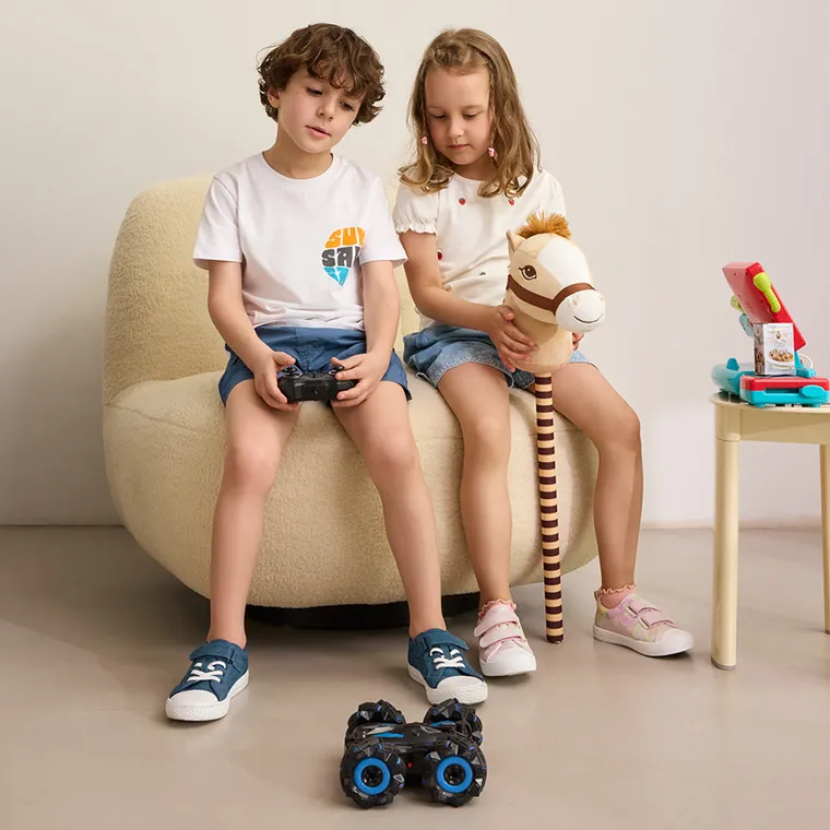 Race Xtreme, vehicul de cascadorii cu telecomanda, lumini si abur