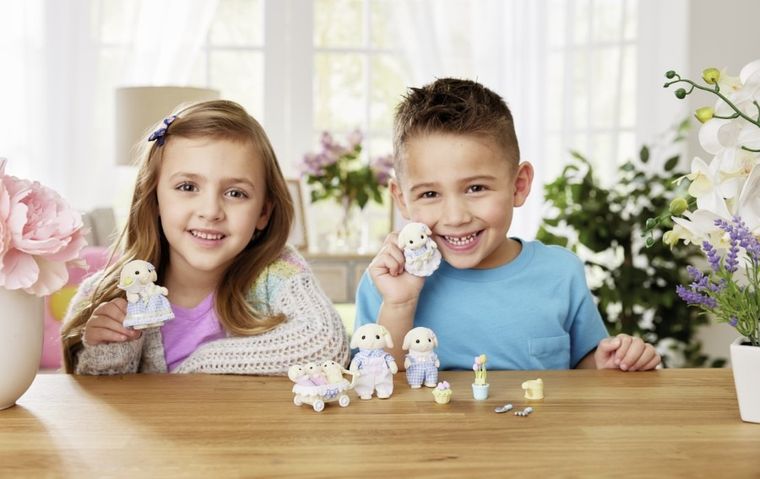 Sylvanian Families, Familia de iepurasi, set de figurine, 5735