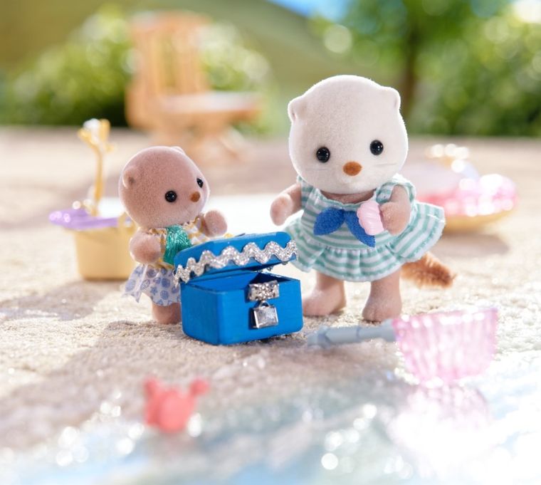 Sylvanian Families, Surorile vidrelor de mare in vacanta, set cu figurine, 5804