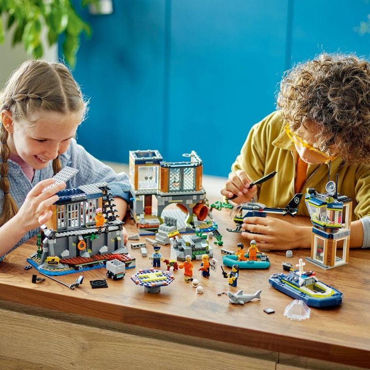 LEGO City, Insula-inchisoare, 60419