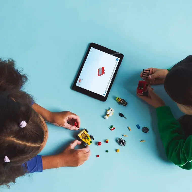 LEGO City, Pachet de curse Furgoneta de pizza vs. autospeciala de pompieri, 60458