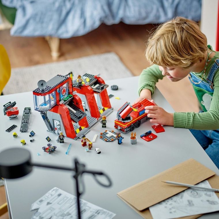 LEGO City, Statie si camion de pompieri, 60414