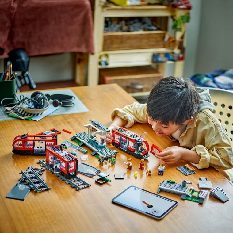 LEGO City, Statie si tramvai in centrul orasului, 60423
