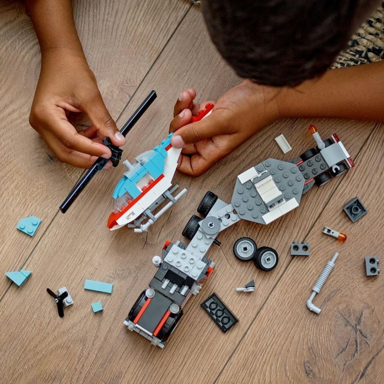 LEGO Creator, Camioneta-platforma cu elicopter, 31146