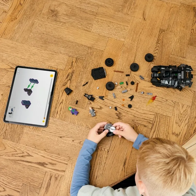 LEGO DC Batman, Batman Tumbler vs. Two-Face si Joker, 76303