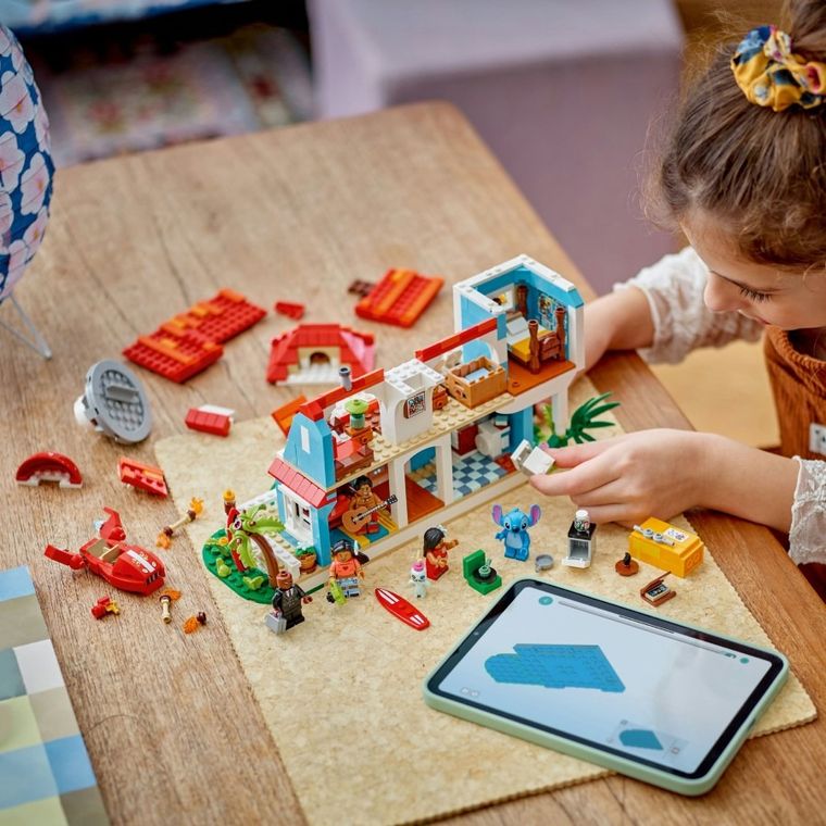 LEGO Disney, Casa de pe plaja a lui Lilo si Stitch, 43268