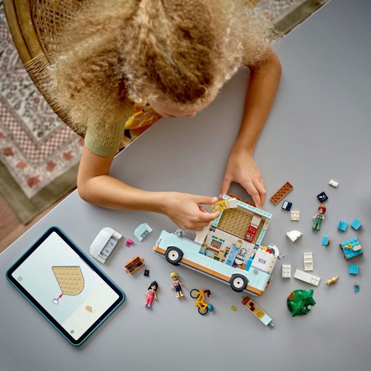 LEGO Friends, Aventura in rulota cu prietenii, 42663