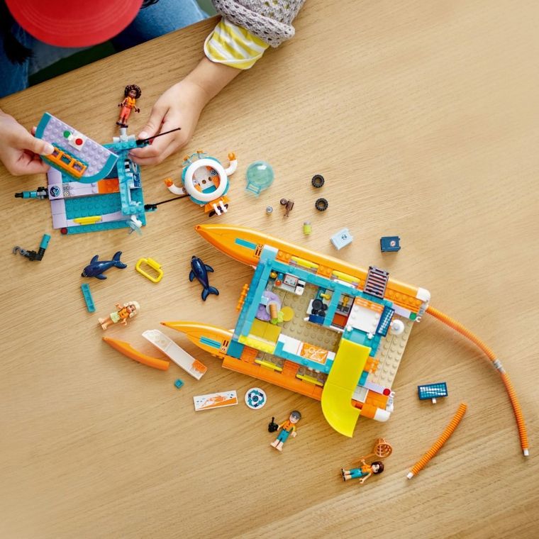 LEGO Friends, Barca de salvare pe mare, 41734