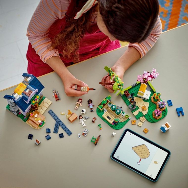 LEGO Friends, Casa apicultorilor si gradina cu flori, 42669
