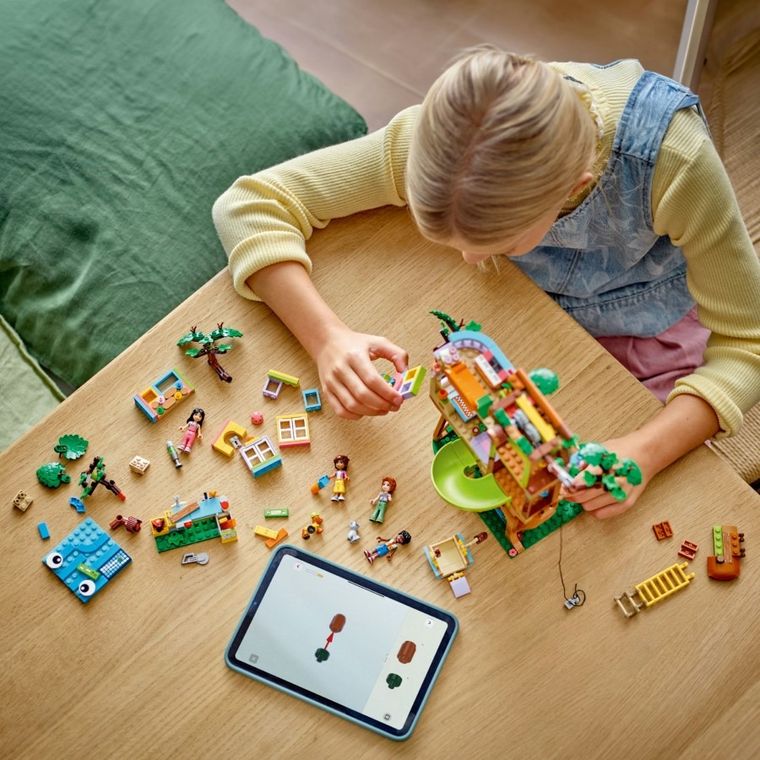 LEGO Friends, Momente cu prietenii la casa din copac, 42652
