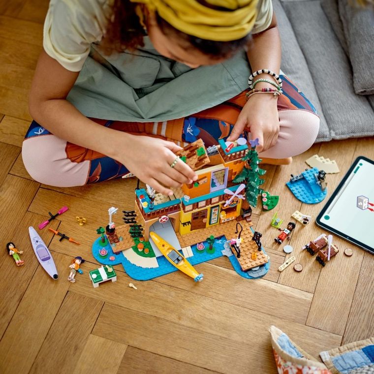 LEGO Friends, Sporturi nautice in tabara de aventuri, 42626