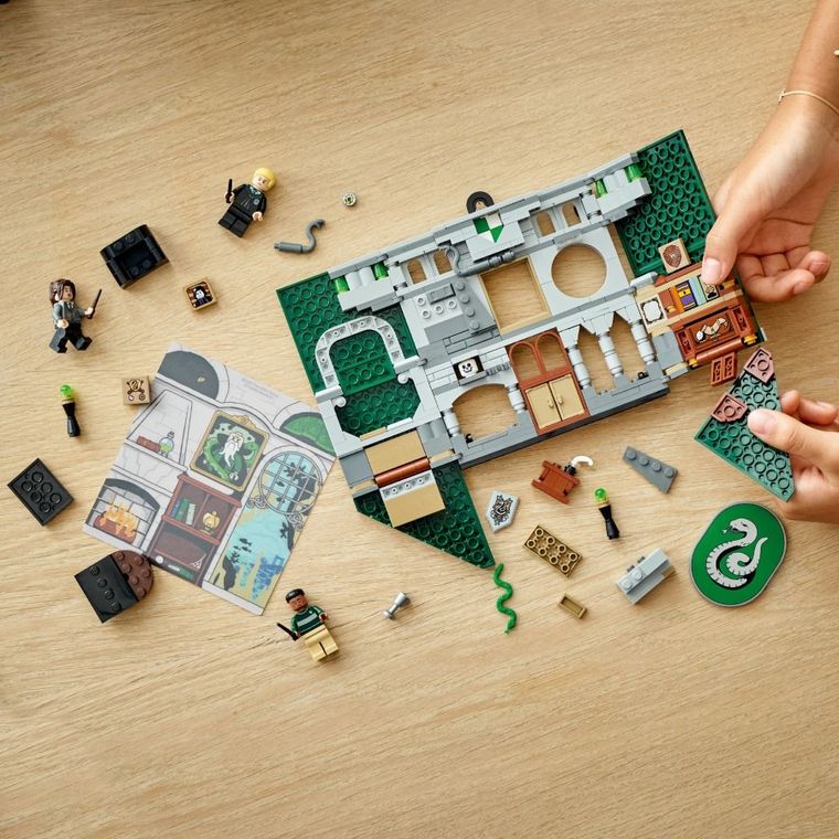 LEGO Harry Potter, Bannerul Casei Slytherin, 76410