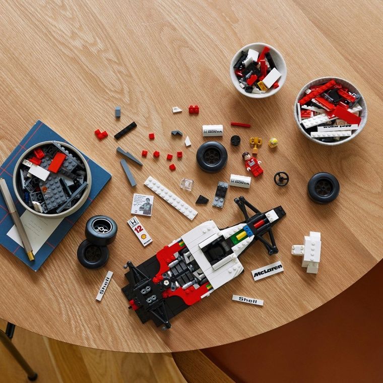 LEGO Icons, McLaren MP4/4 si Ayrton Senna, 10330