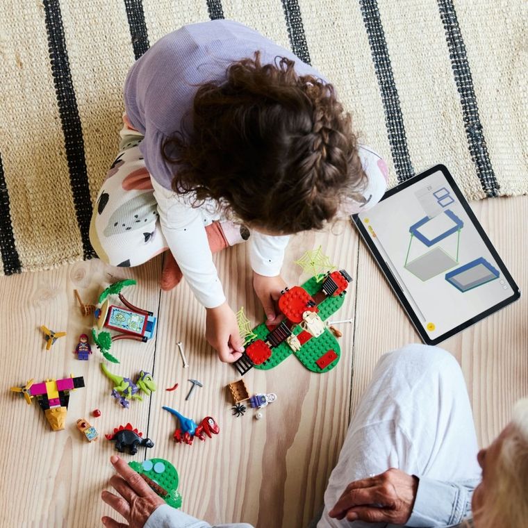 LEGO Marvel, Infruntarea dintre dinozaurii Spidey si Gobby la casa-sediu din copac, 11200
