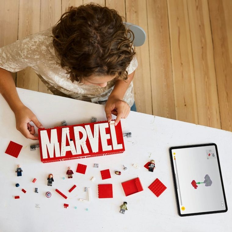 LEGO Marvel, Sigla si minifigurine MARVEL, 76313