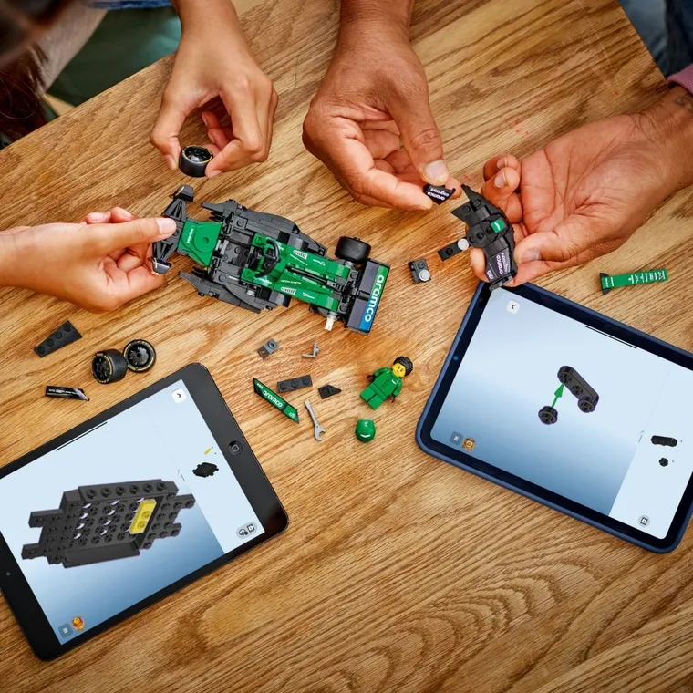 LEGO Speed Champions, Masina de curse Aston Martin Aramco F1 AMR24, 77245