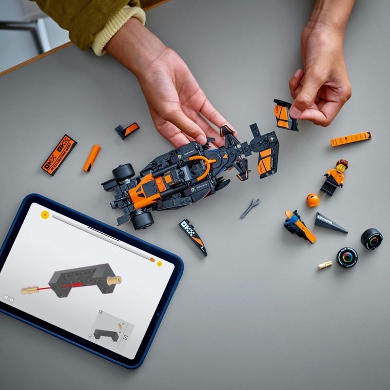 LEGO Speed Champions, Masina de curse McLaren F1 Team MCL38, 77251