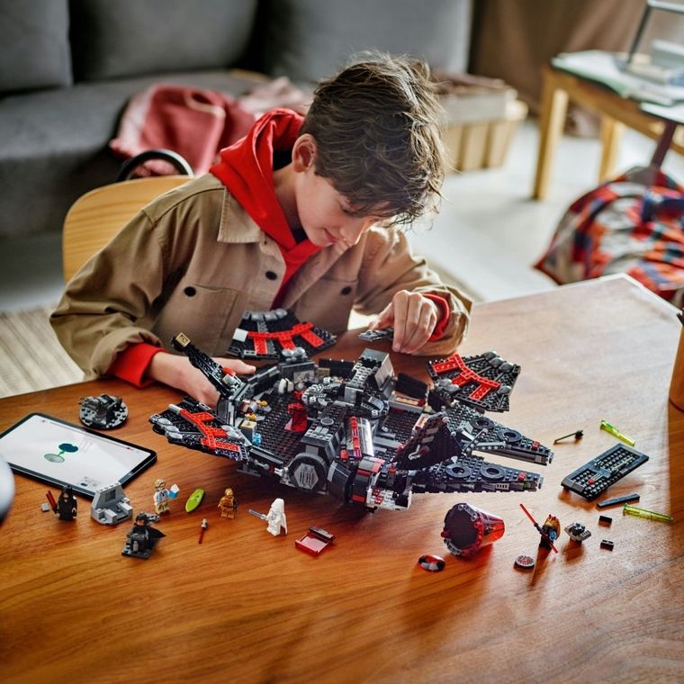LEGO Star Wars, Falcon intunecat, 75389