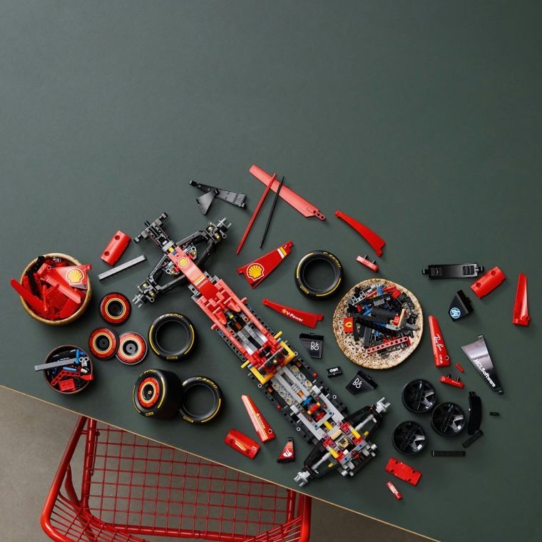 LEGO Technic, Masina F1 Ferrari SF-24, 42207