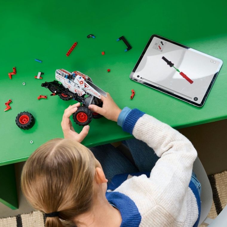 LEGO Technic, Monster Jam ThunderROARus cu motor cu arc, 42200