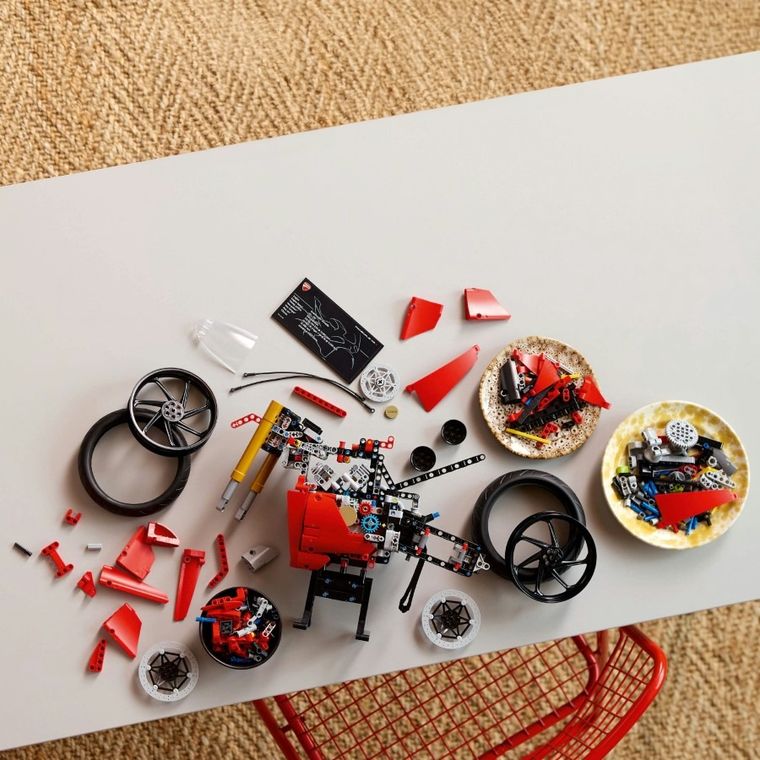 LEGO Technic, Motocicleta Ducati Panigale V4 S, 42202