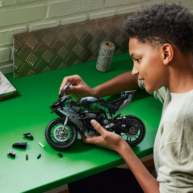 LEGO Technic, Motocicleta Kawasaki Ninja H2R, 42170