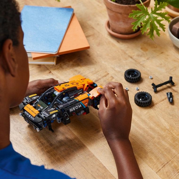 LEGO Technic, NEOM McLaren Extreme E Race Car, 42166