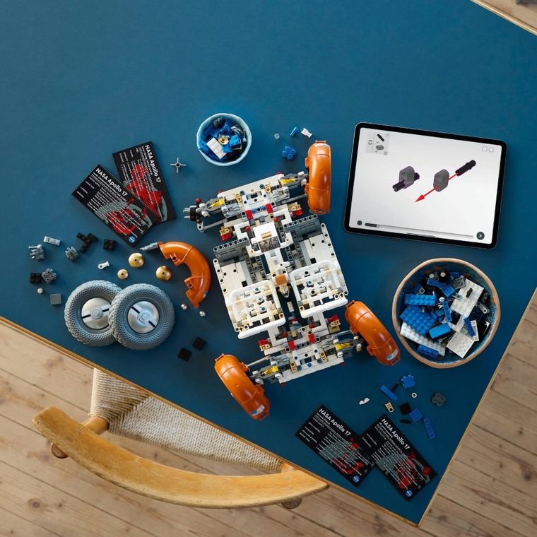 LEGO Technic, Roverul selenar din misiunile NASA Apollo, 42182