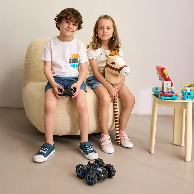 Race Xtreme, vehicul de cascadorii cu telecomanda, lumini si abur