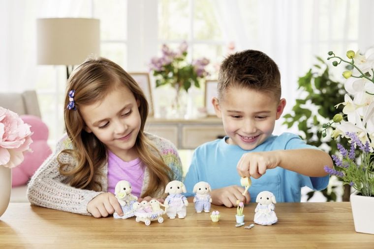 Sylvanian Families, Familia de iepurasi, set de figurine, 5735