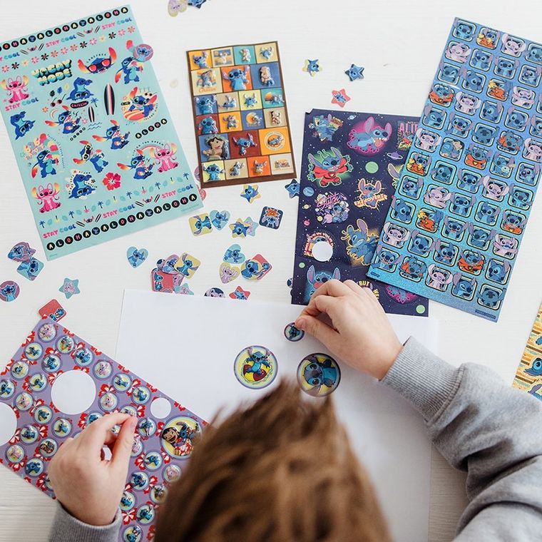 Totum, Lilo si Stitch, set mare de stickere, 300 elemente