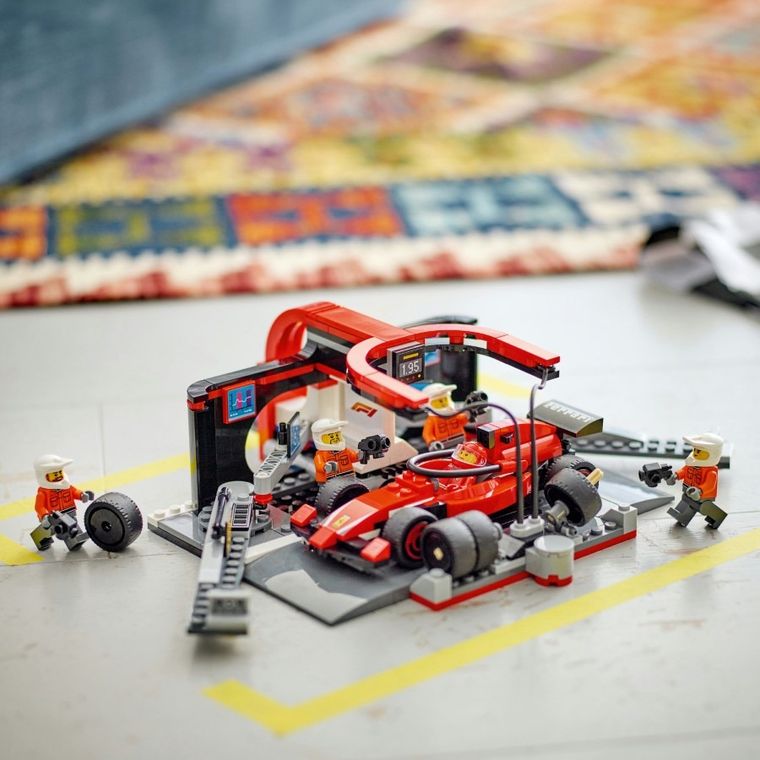 LEGO City, Boxa si mecanici F1 cu masina Ferrari, 60443
