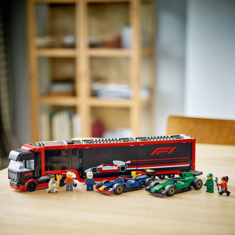 LEGO City, Camion F1 cu masinile F1 RB20 si AMR24, 60445