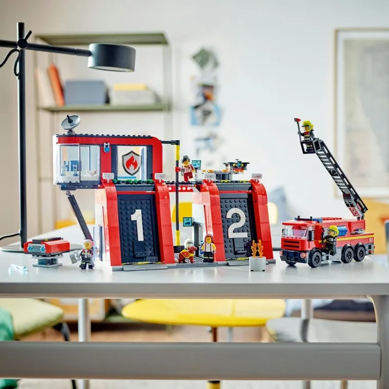 LEGO City, Statie si camion de pompieri, 60414