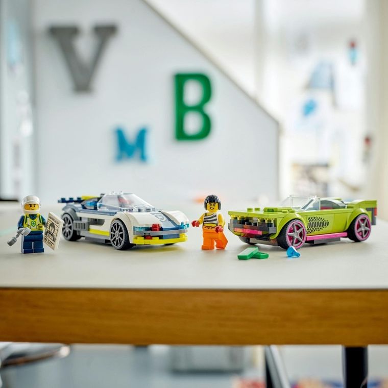 LEGO City, Urmarire cu masina de politie si masina puternica, 60415