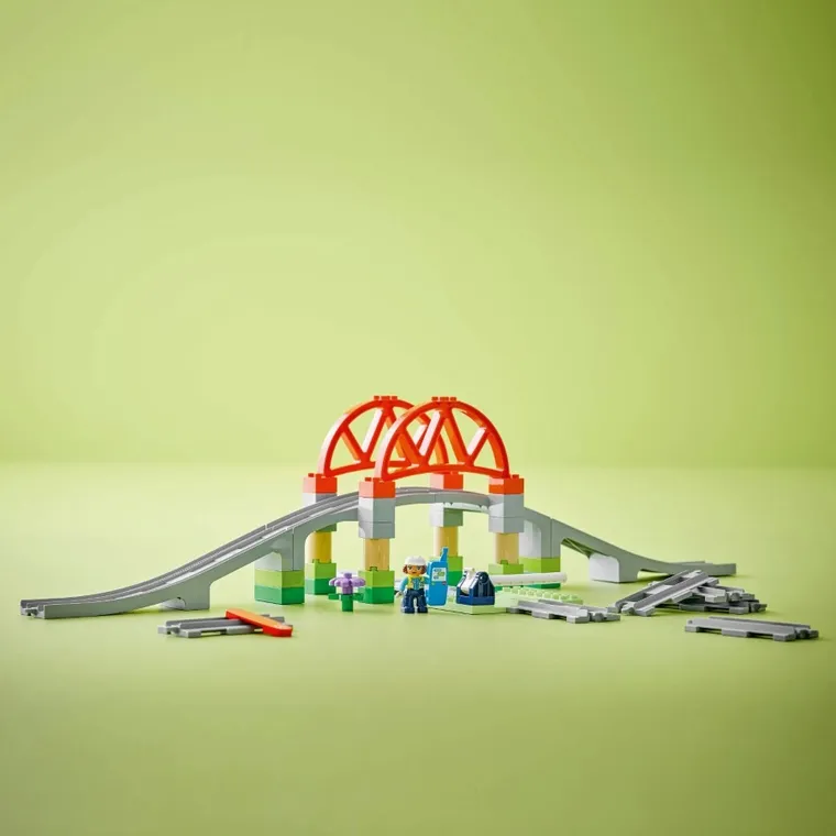 LEGO DUPLO, Set de extindere Pod si sine de cale ferata, 10426