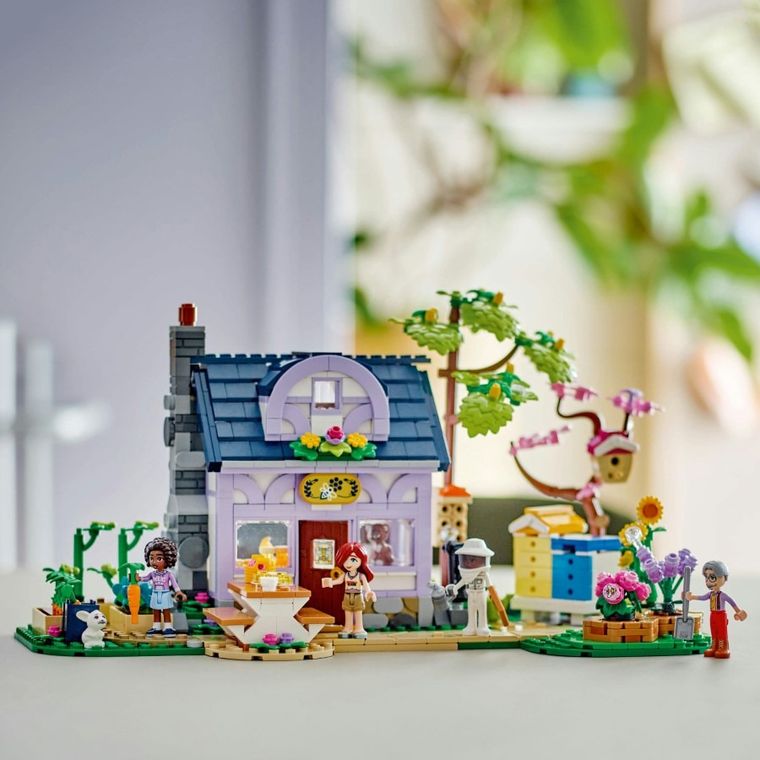 LEGO Friends, Casa apicultorilor si gradina cu flori, 42669
