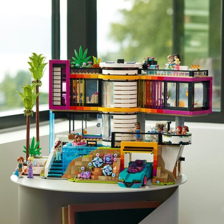 LEGO Friends, Resedinta moderna a lui Andrea, 42639