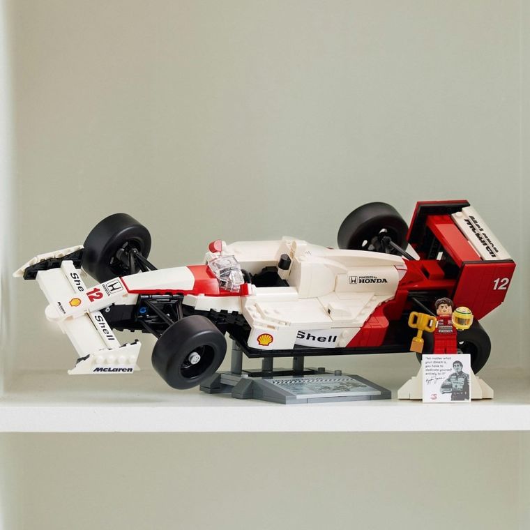 LEGO Icons, McLaren MP4/4 si Ayrton Senna, 10330