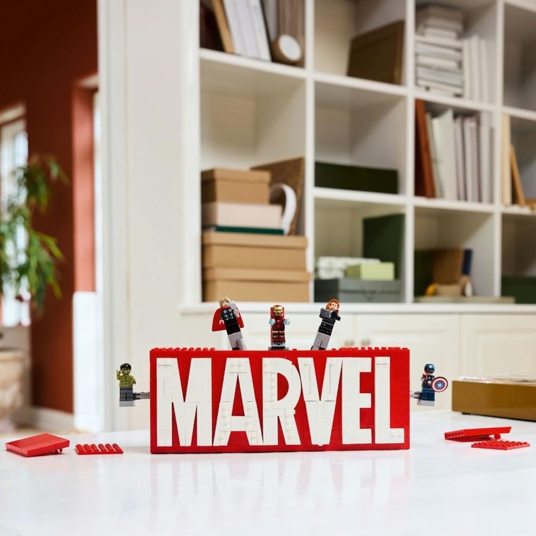 LEGO Marvel, Sigla si minifigurine MARVEL, 76313