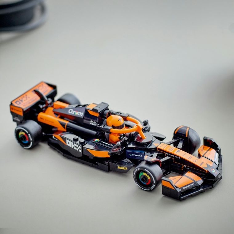 LEGO Speed Champions, Masina de curse McLaren F1 Team MCL38, 77251