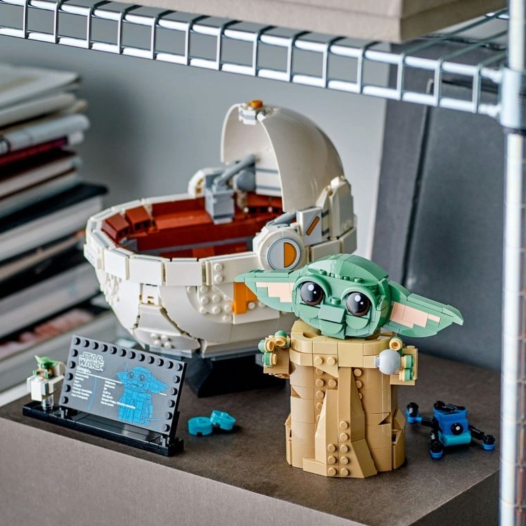 LEGO Star Wars, Grogu cu landoul planor, 75403