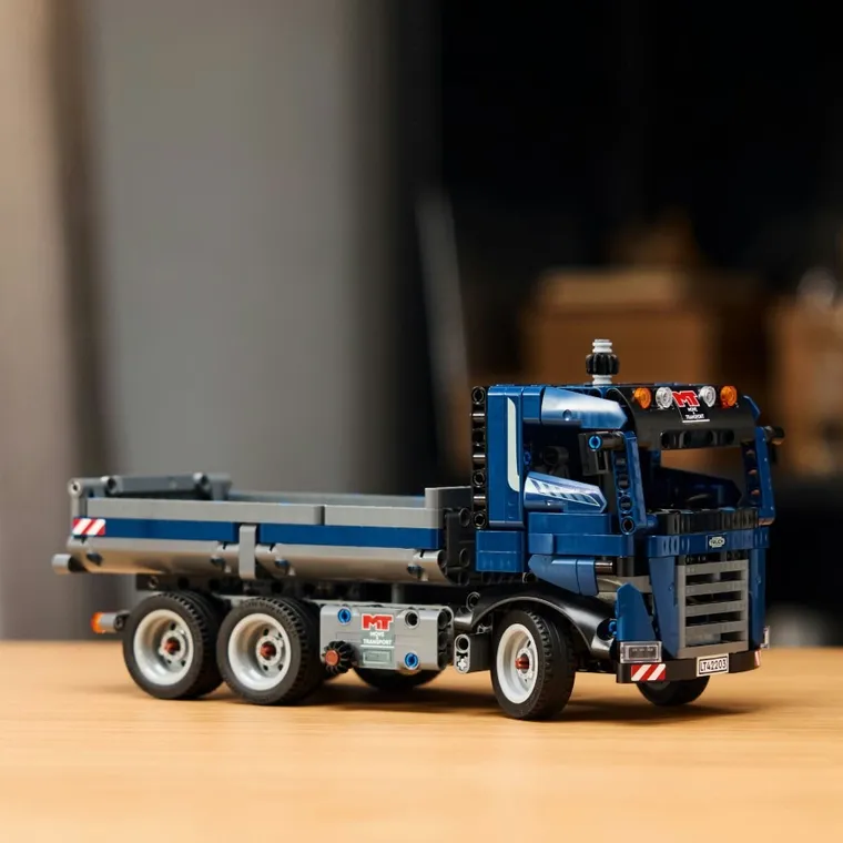 LEGO Technic, Camion cu bena basculanta, 42203