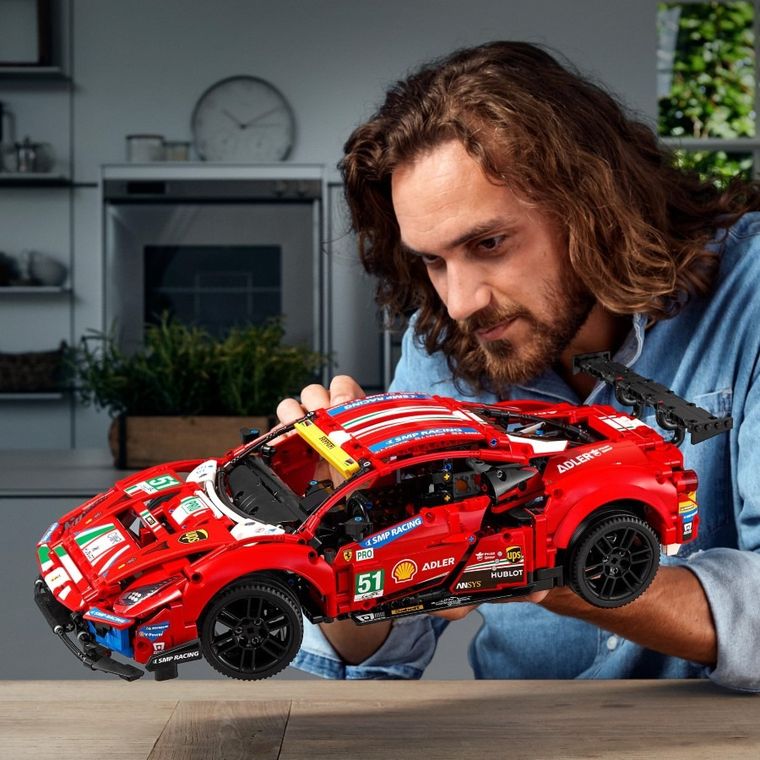 LEGO Technic offers Ferrari 488 GTE