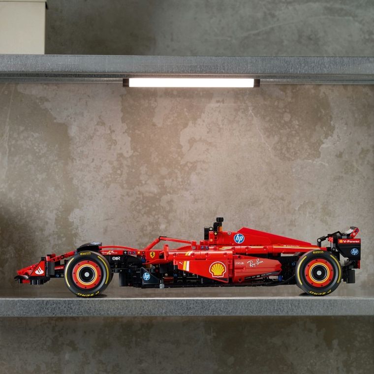 LEGO Technic, Masina F1 Ferrari SF-24, 42207