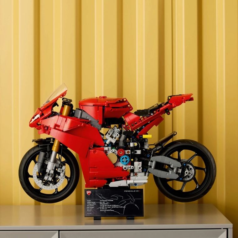 LEGO Technic, Motocicleta Ducati Panigale V4 S, 42202