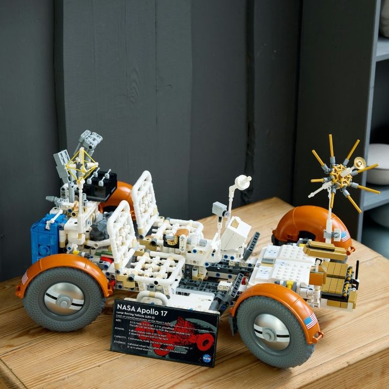 LEGO Technic, Roverul selenar din misiunile NASA Apollo, 42182