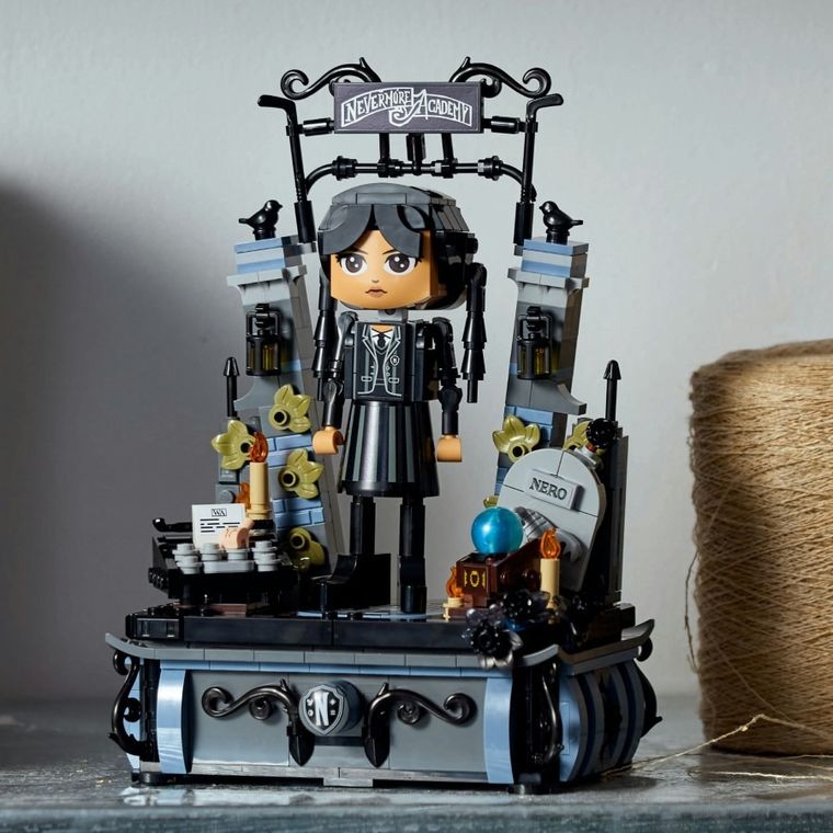 LEGO Wednesday, Figurina Wednesday Addams, 76780